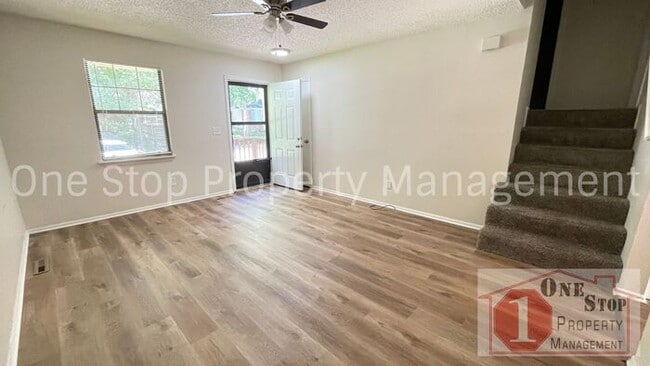 Building Photo - Beutiful duplex 2-bedroom, 1-bath in Blue ...