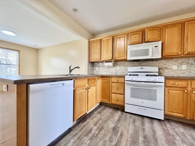 Building Photo - 2103-2105 Kinnrow Ave NW