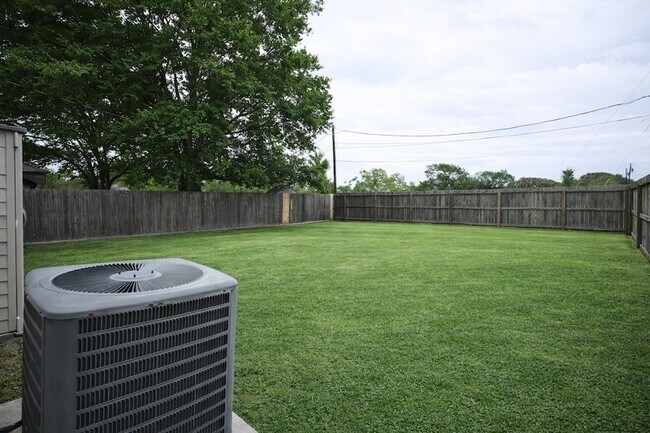 Building Photo - 250 7th St