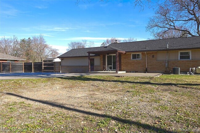 Building Photo - 23645 W Newell Cir