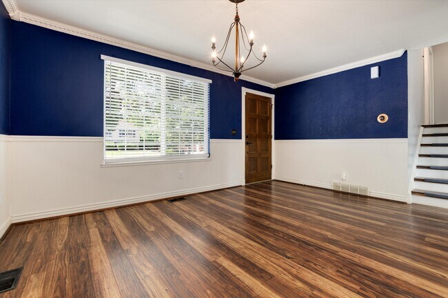 Building Photo - 2608 S Cimarron St