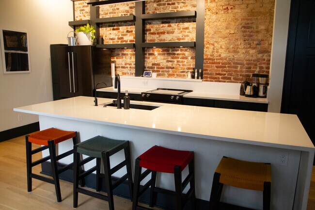 Building Photo - 1604 6th Ave N