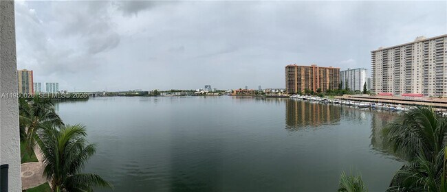 Building Photo - 17150 N Bay Rd