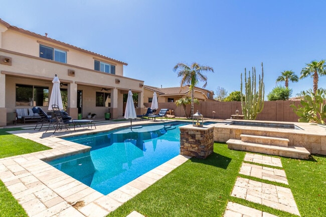 Building Photo - 622 W San Carlos Way
