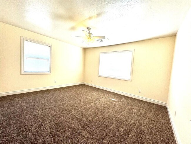 Building Photo - 1101 W Wilshire Blvd