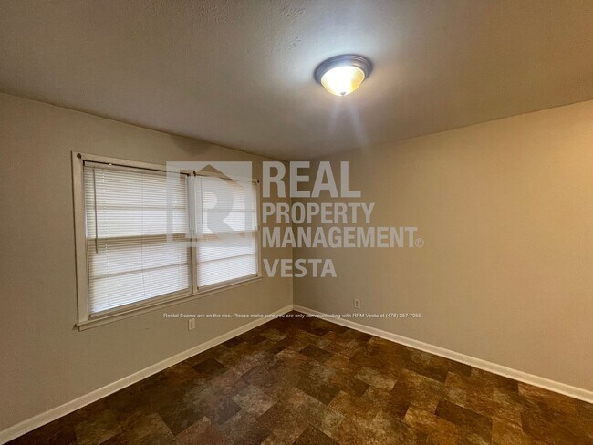 Building Photo - 102 Hope Pl