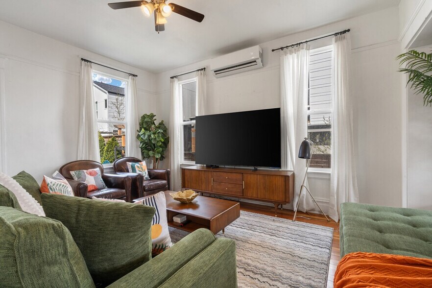 Building Photo - 1914 E Jefferson St