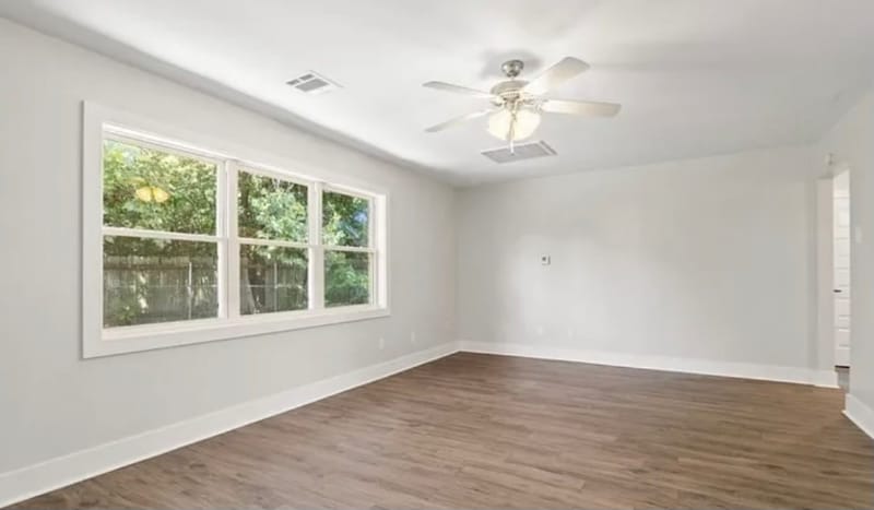 Building Photo - 516 Camellia Dr