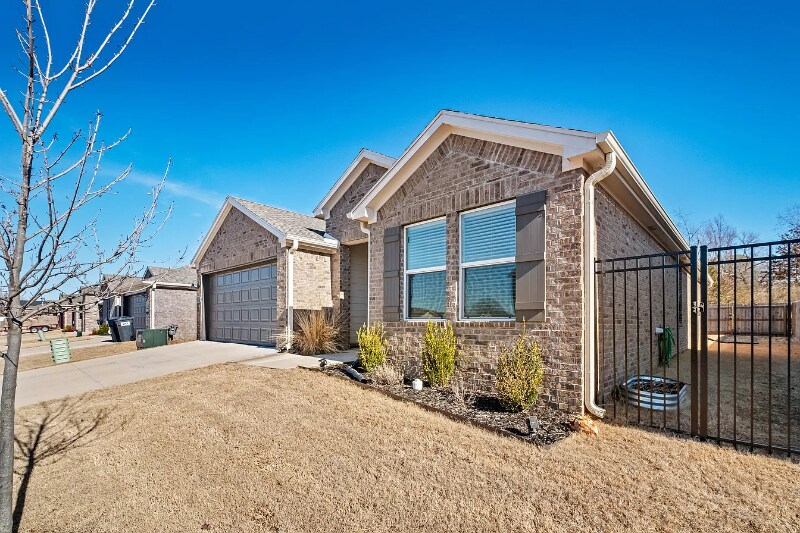 Building Photo - 2219 S 9th St