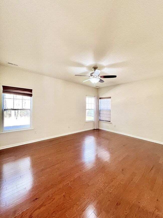 Building Photo - 109 Zebulon Ct