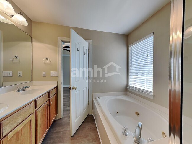 Building Photo - 15721 Seafield Ln