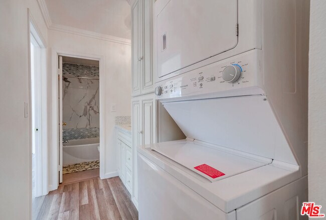 Building Photo - 2308 Schader Dr