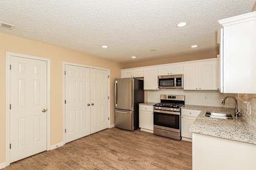 Building Photo - 2992 Knoll View Pl