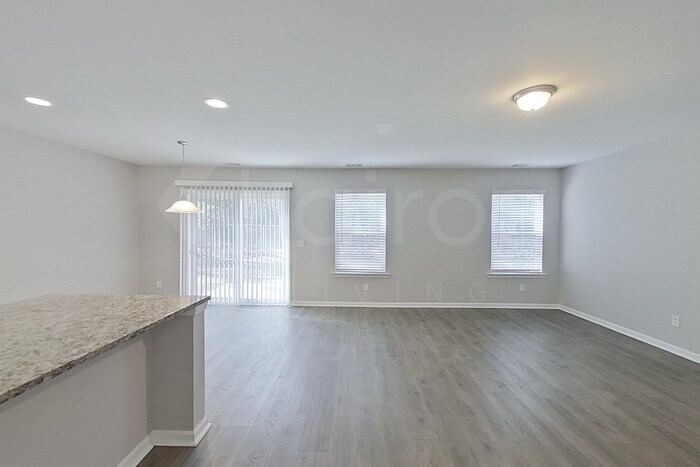 Building Photo - 112 Bluff Rd