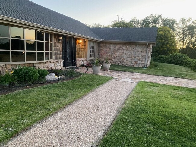 Building Photo - Gorgeous Home for Lease