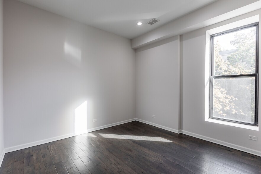 Building Photo - 2701 W Thomas St