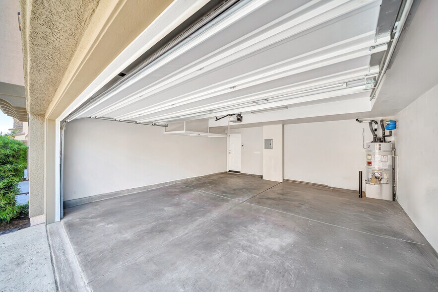 Building Photo - 23904 Calle del Sol Dr
