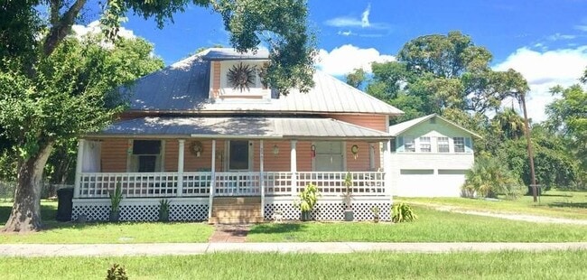 Building Photo - 2565 Third St