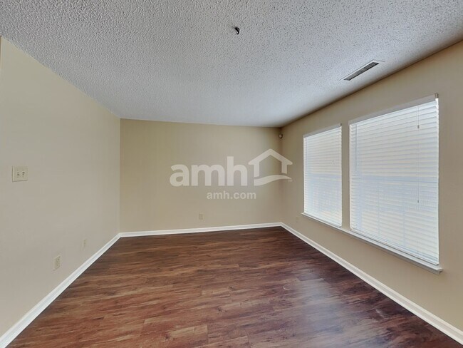 Building Photo - 10798 Cyrus Dr