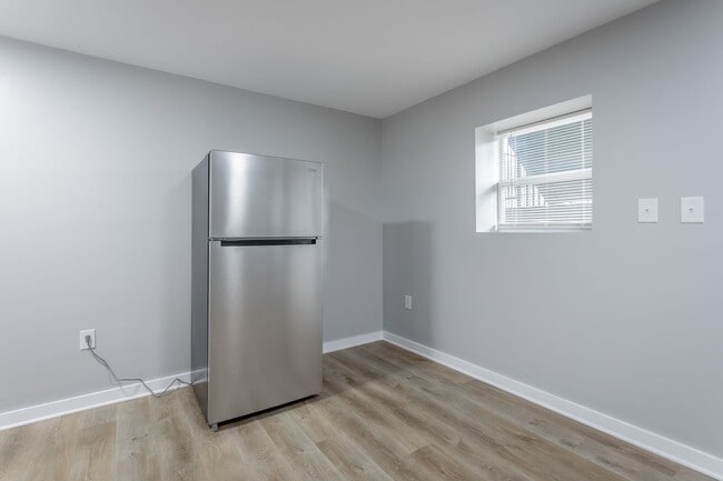 Building Photo - Renovated modern 1 bedroom, 1-bathroom apa...
