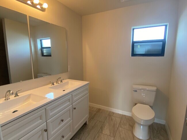 Building Photo - 29 SE 15th Ave