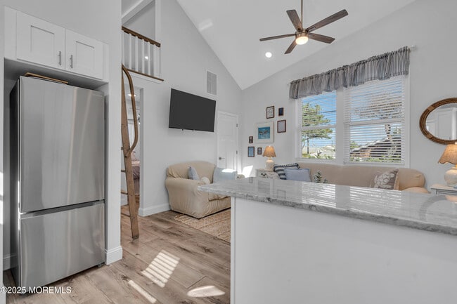 Building Photo - 101 W Cove Way