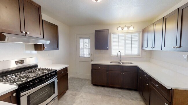 Building Photo - 506 Stewart Dr