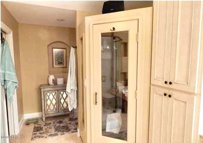 Building Photo - WATERFRONT W/BOAT SLIP!!!! This beautiful home is located in a gated community on North Lagoon Dr...