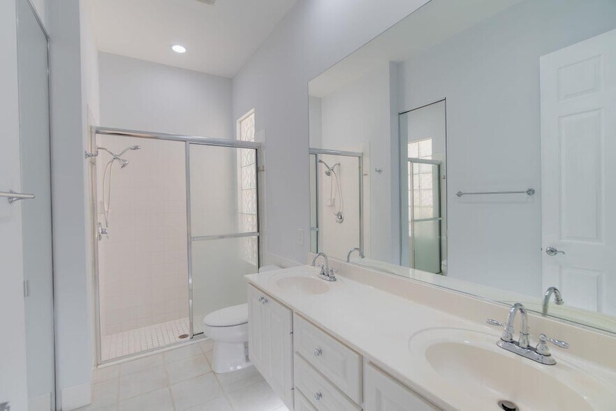 Building Photo - 4786 Blossom Dr
