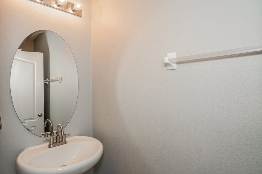 Building Photo - 1809 Greenwood Valley Dr