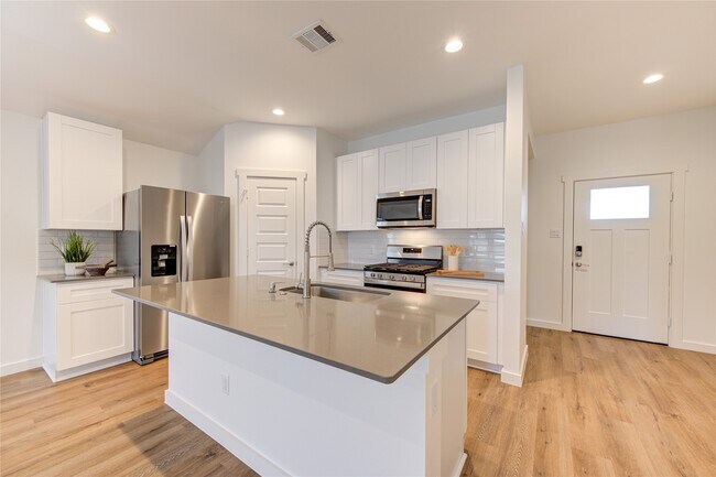 Building Photo - 29418 Emilys Rock Ln