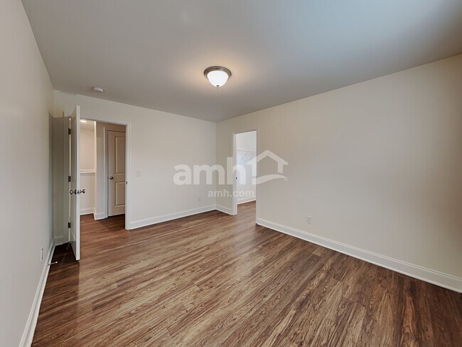Building Photo - 3002 Lucky Ln