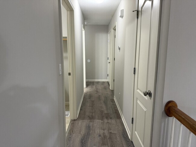 Building Photo - 208 Jackal Dr
