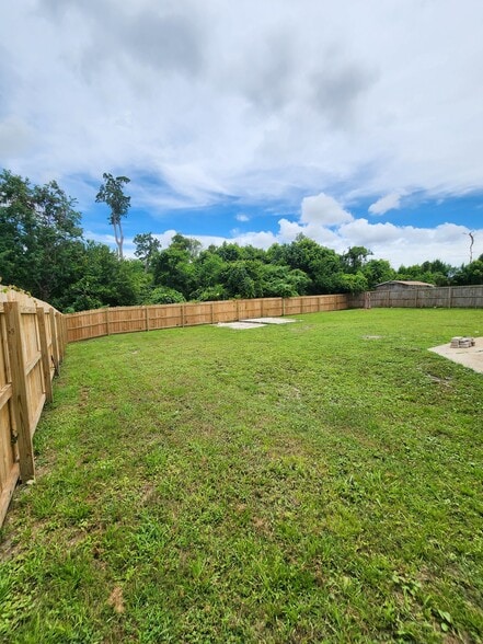 Building Photo - 202 Hill Dr