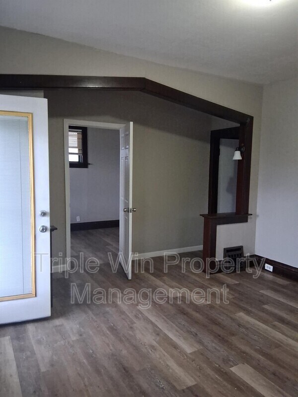 Building Photo - 4891 Hummelsheim Ave