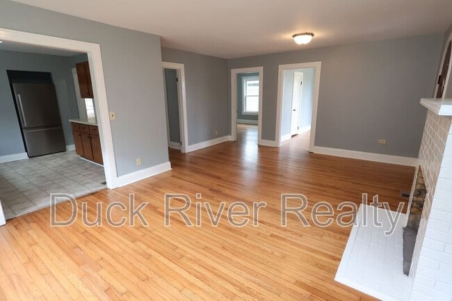 Building Photo - 504 W 6th St