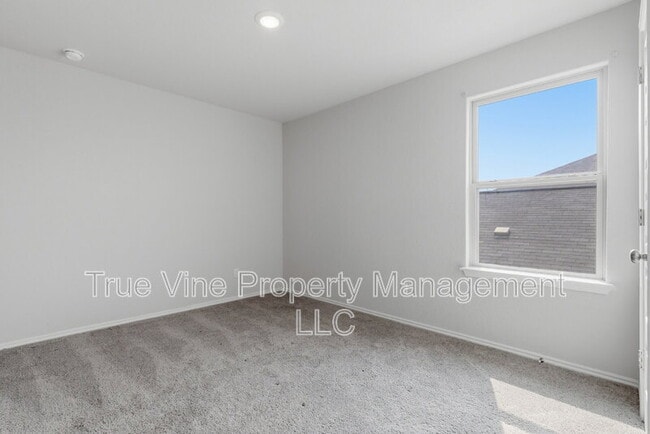 Building Photo - 3434 Hacienda Wy
