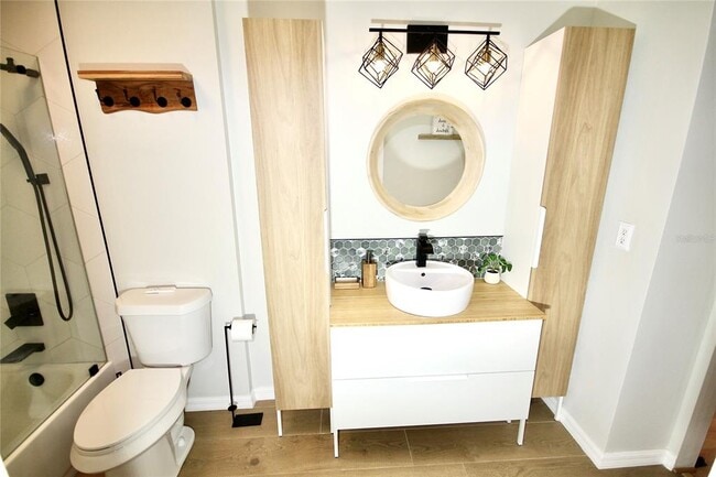 Building Photo - 4419 Brook Hollow Cir