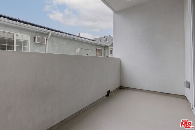 Building Photo - 5657 Virginia Ave