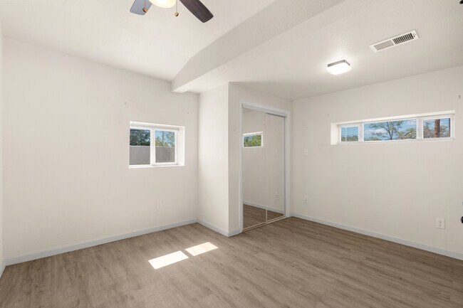 Building Photo - 2107 Valley Rd SW