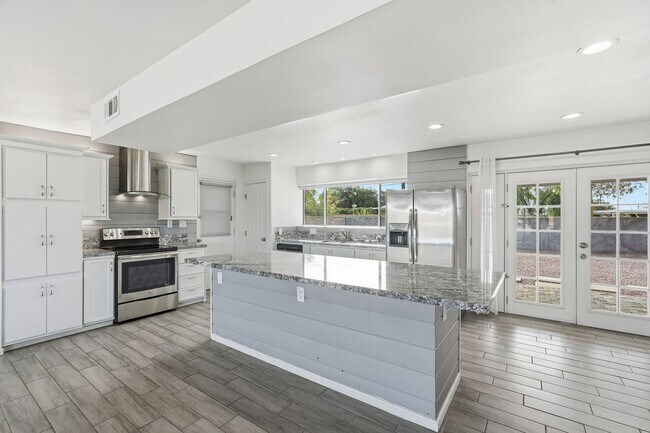 Building Photo - Pending/ Rented - Spacious 3-Bed, 2-Bath East Tucson Home with Large Yard & Open Layout