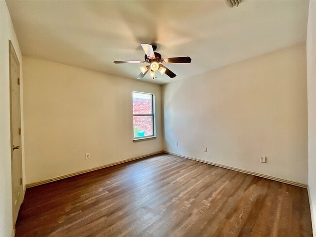 Building Photo - 1005 Tallahassee Dr