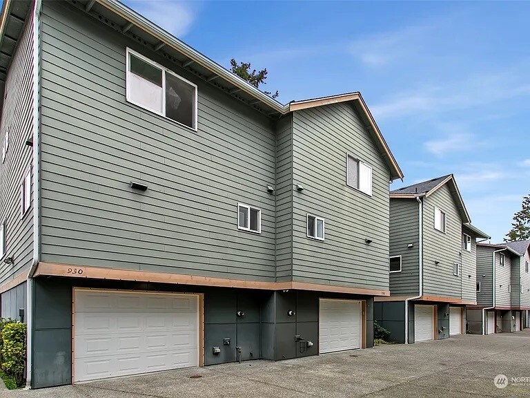 Building Photo - 930 N 96th St
