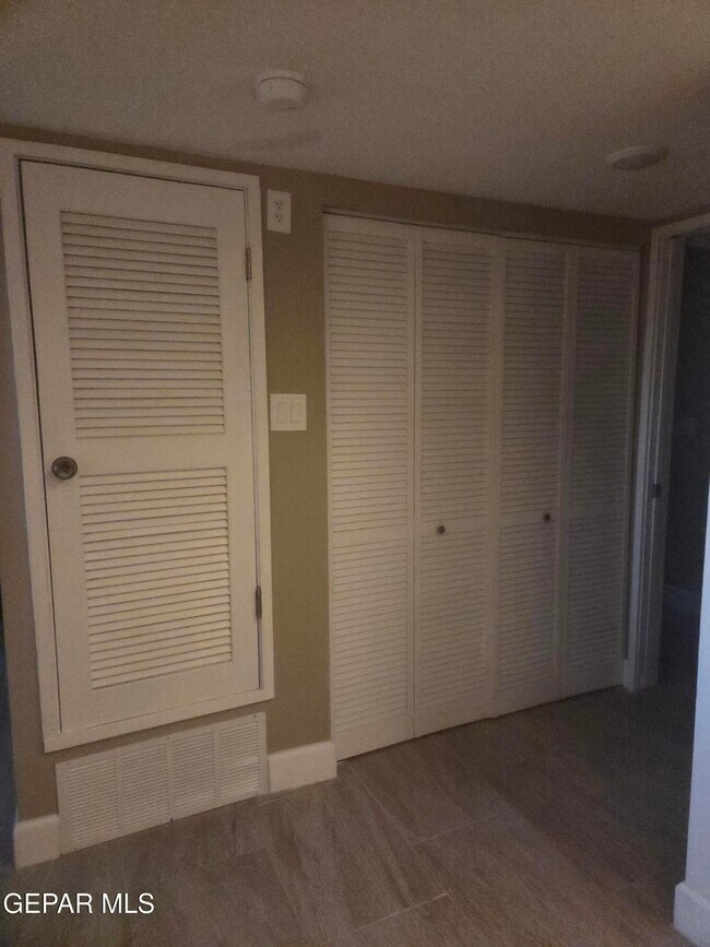 Building Photo - 15000 Ashford St