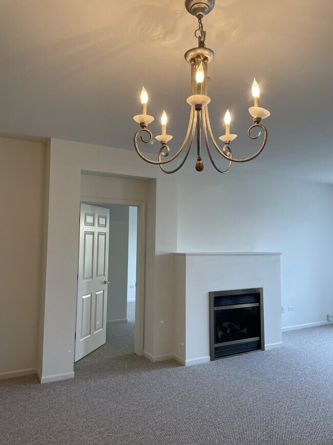 Building Photo - 1914 Farnsworth Ln