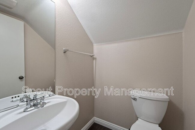 Building Photo - 43093 Teramo St