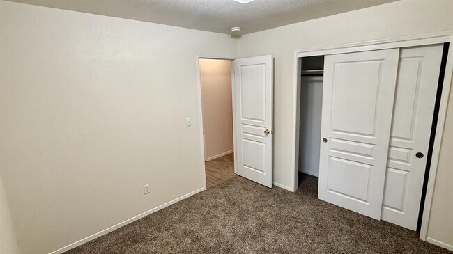 Building Photo - 945 Don Medico Dr