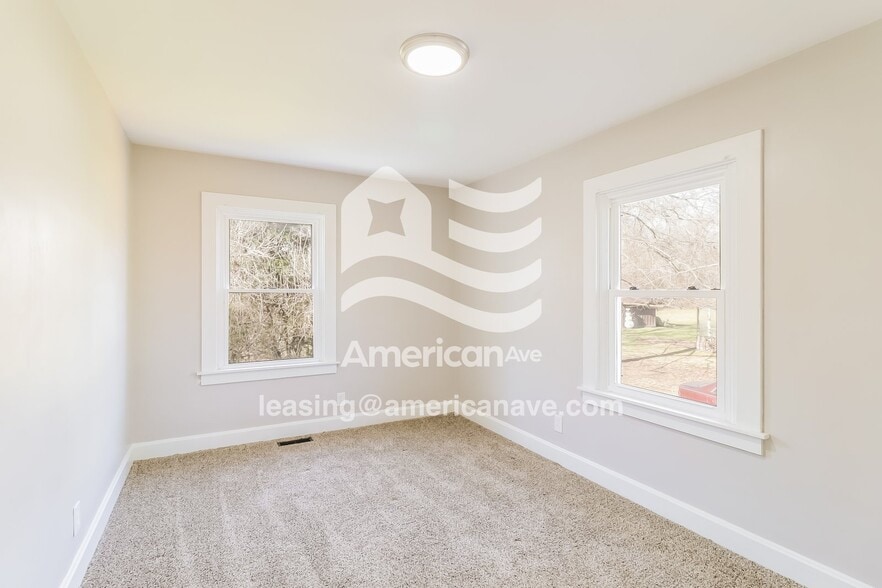 Building Photo - 1824 Winona Dr