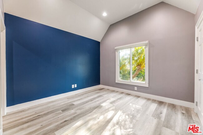 Building Photo - 1112 S Highland Ave