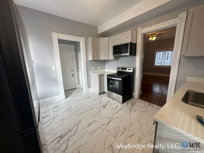 Building Photo - 8402 Curzon Ave